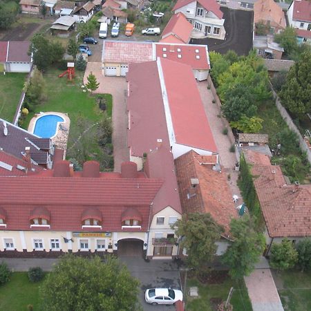 Kenguru Panzio Hotel Hodmezovasarhely Exterior photo